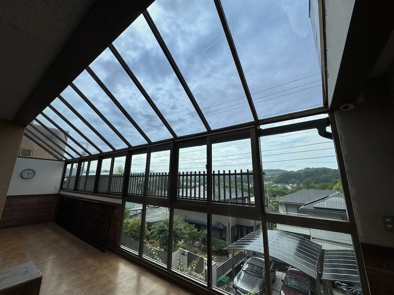 八王子市の保育園様のトップライトを電動ブラインドから遮熱フィルムへ改修