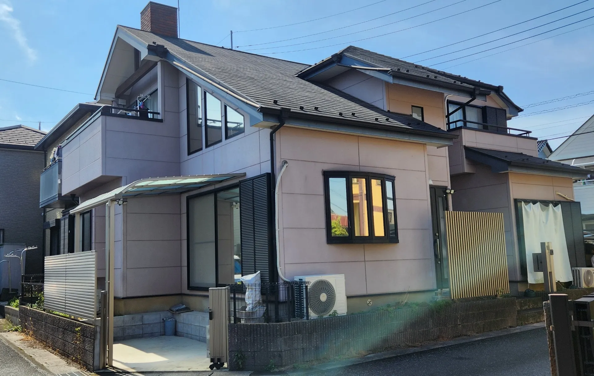 毛呂山町の一戸建て1Fと吹き抜けへミラー目隠しフィルム アンバー35を施工