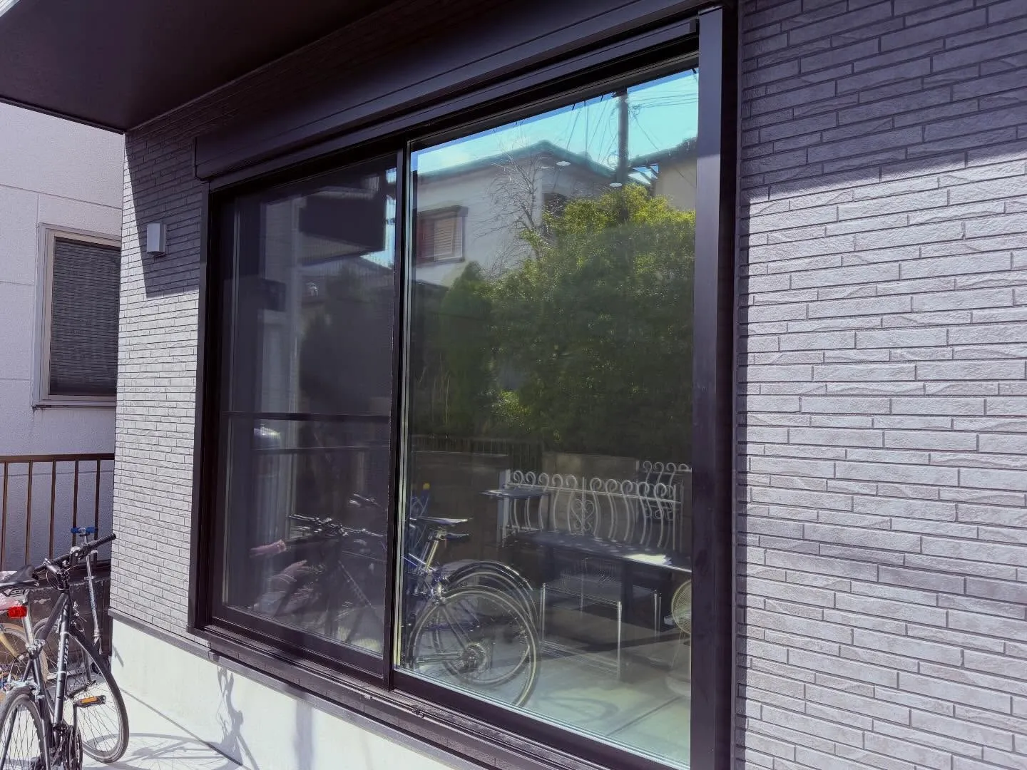 川越市の新築一戸建てK様邸リビングへ通行人の視線を遮る為にミ...